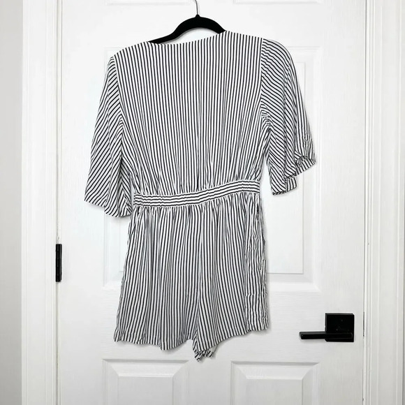 ABERCROMBIE & FITCH Size XS Kimono Sleeve‎ Tie Front Striped Romper - Picture 8 of 8